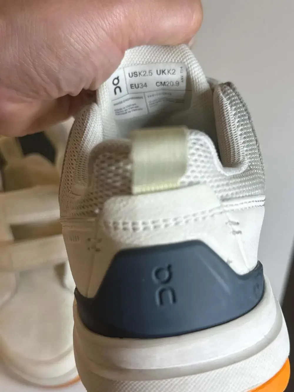 On The Roger Kids Sneakers White Orange